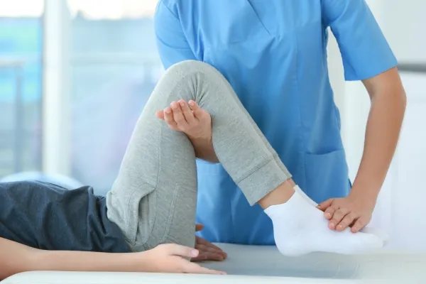 Những lưu ý quan trọng khi tập vật lý trị liệu khớp gối tại nhà