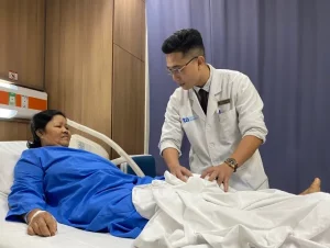 Thay khớp gối cho người bị béo phì: Cần lưu ý những gì?